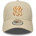 cappellino-trucker-beige-con-logo-beige-a-frame-outline-di-new-york-yankees-mlb-di-new-era