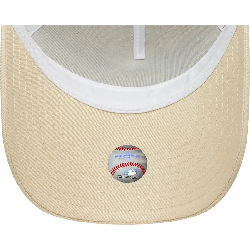 cap-curbata-beige-snapback-a-frame-outline-de-new-york-yankees-mlb-de-new-era