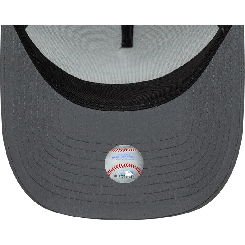 epci-curbata-gri-snapback-a-frame-sport-de-new-york-yankees-mlb-de-new-era epci-curbata-gri-snapback-a-frame-sport-de-new-york-yankees-mlb-de-new-era