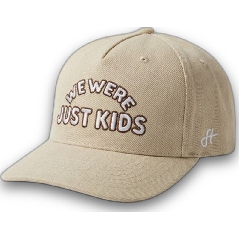 beige-gebogene-snapback-kappe-just-kids-the-retro-von-homenage