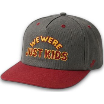 Graue und rote gebogene Snapback-Kappe Just Kids The Retro von Homenage