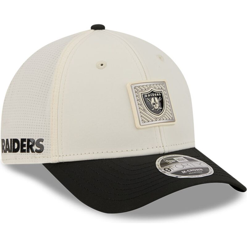 new-era-curved-brim-9forty-m-crown-training-pack-2026-las-vegas-raiders-nfl-beige-and-black-snapback-cap