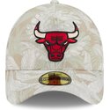 cap-curbata-beige-ajustada-59forty-a-frame-leafy-palm-de-chicago-bulls-nba-de-new-era