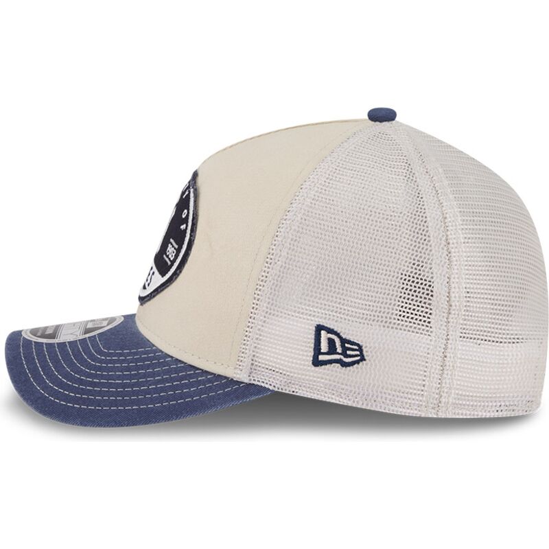 new-era-9forty-m-crown-a-frame-fray-new-york-yankees-mlb-beige-and-navy-blue-trucker-hat