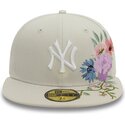 epci-plata-bej-fitted-59fifty-floral-de-new-york-yankees-mlb-de-new-era