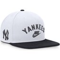 cap-plata-white-snapback-cooperstown-dri-fit-pro-structured-square-bill-de-new-york-yankees-mlb-de-nike