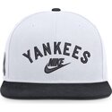 casquette-plate-blanche-et-bleue-marine-snapback-cooperstown-dri-fit-pro-structured-square-bill-nike