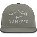epci-plata-verzior-snapback-dri-fit-pro-structured-square-bill-de-new-york-yankees-mlb-de-nike