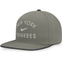 epci-plata-verzior-snapback-dri-fit-pro-structured-square-bill-de-new-york-yankees-mlb-de-nike