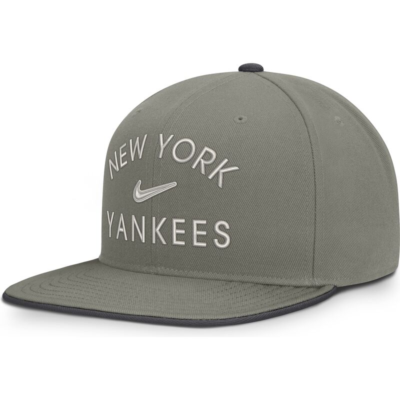 epci-plata-verzior-snapback-dri-fit-pro-structured-square-bill-de-new-york-yankees-mlb-de-nike