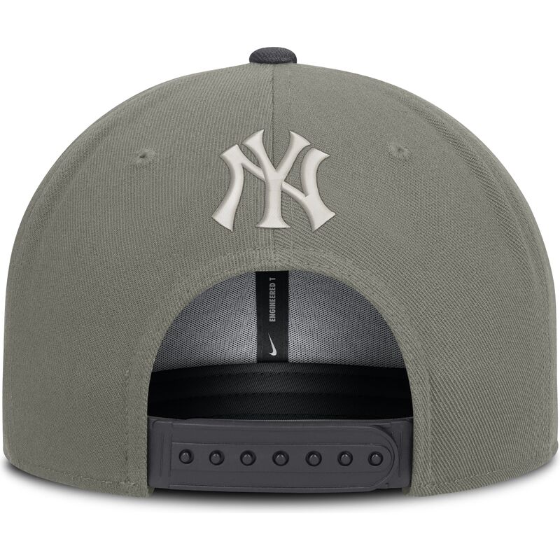 epci-plata-verzior-snapback-dri-fit-pro-structured-square-bill-de-new-york-yankees-mlb-de-nike