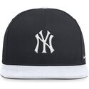 casquette-plate-bleue-marine-et-blanche-snapback-dri-fit-pro-structured-square-bill-new-york-yankees-mlb-nike