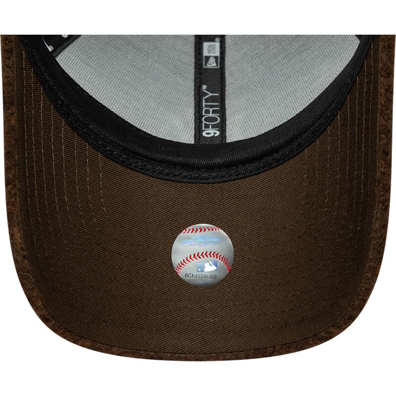 epci-curbata-maro-snapback-9forty-winter-borg-de-new-york-yankees-mlb-de-new-era