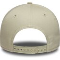 epci-curbata-bej-snapback-dorado-e-frame-metallic-outline-de-new-york-yankees-mlb-de-new-era