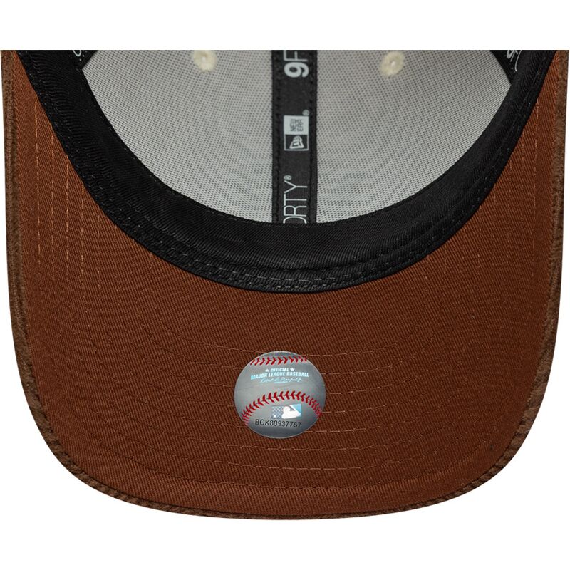 epci-curbata-maro-reglabila-9forty-m-crown-cord-de-new-york-yankees-mlb-de-new-era epci-curbata-maro-reglabila-9forty-m-crown-cord-de-new-york-yankees-mlb-de-new-era