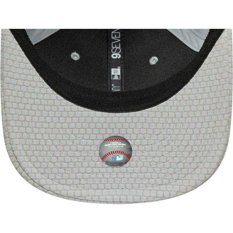 epci-curbata-gri-snapback-9seventy-stretch-snap-mesh-flawless-de-new-york-yankees-mlb-de-new-era
