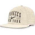 epci-plata-bej-fitted-dri-fit-true-structured-aero-bill-de-new-york-yankees-mlb-de-nike