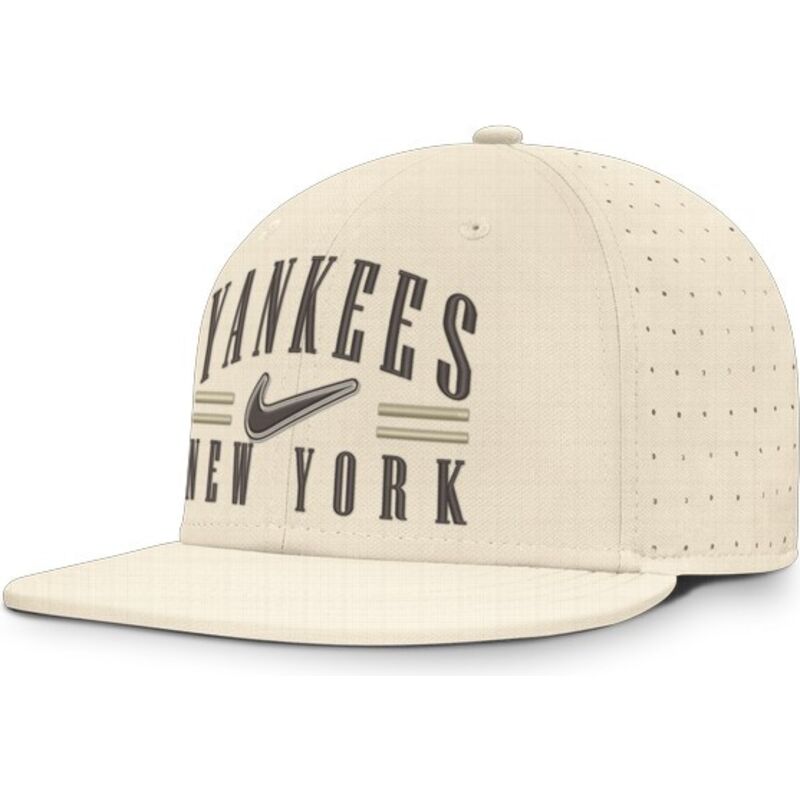 epci-plata-bej-fitted-dri-fit-true-structured-aero-bill-de-new-york-yankees-mlb-de-nike epci-plata-bej-fitted-dri-fit-true-structured-aero-bill-de-new-york-yankees-mlb-de-nike