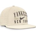 epci-plata-bej-fitted-dri-fit-true-structured-aero-bill-de-new-york-yankees-mlb-de-nike