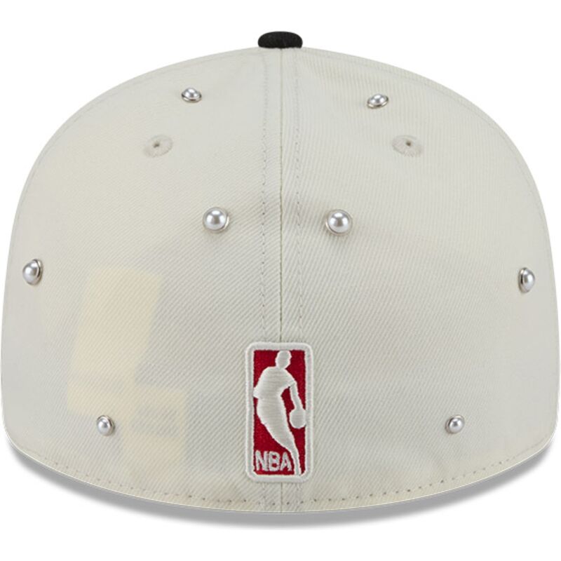 epci-curbata-bej-fitted-59fifty-beads-na-lifestyle-f1-de-chicago-bulls-nba-de-new-era