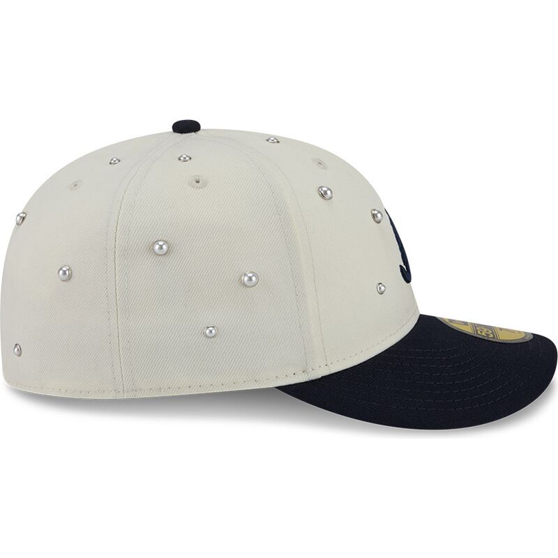 epci-curbata-bej-fitted-59fifty-beads-na-lifestyle-f1-de-atlanta-braves-mlb-de-new-era