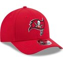 epci-curbata-maro-snapback-9forty-m-crown-team-de-tampa-bay-buccaneers-nfl-de-new-era