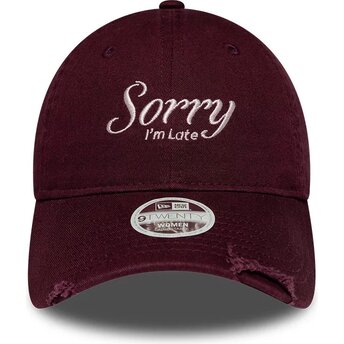 Șepci curbată roșu reglabilă 9TWENTY Slogan Sorry I'm Late de New Era