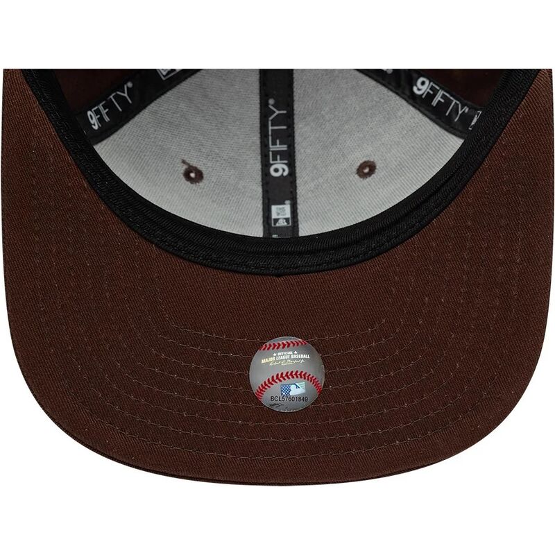 epci-plata-maro-snapback-9fifty-original-fit-league-essential-de-new-york-yankees-mlb-de-new-era