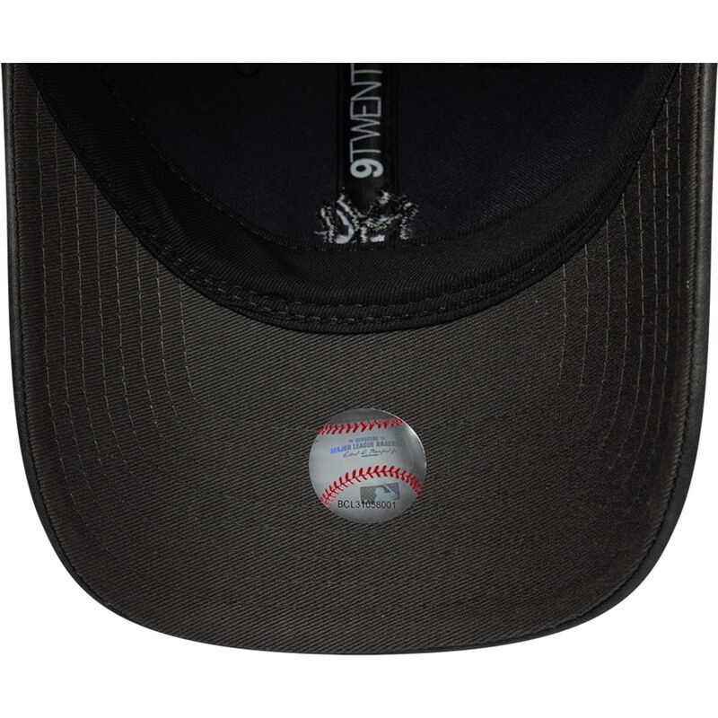 epci-curbata-negru-reglabila-9twenty-washed-pu-de-new-york-yankees-mlb-de-new-era epci-curbata-negru-reglabila-9twenty-washed-pu-de-new-york-yankees-mlb-de-new-era
