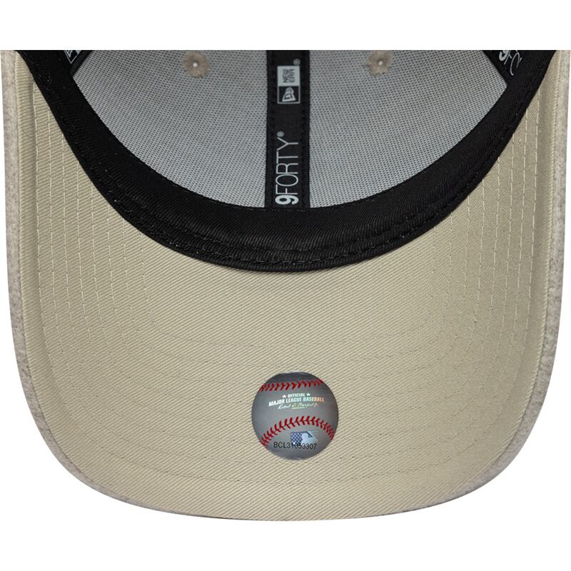 epci-curbata-bej-snapback-9forty-winter-de-los-angeles-dodgers-mlb-de-new-era